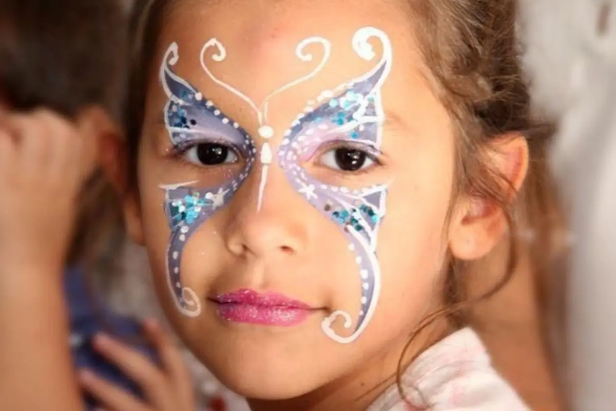 Pampita viajó a Chile junto a sus hijos