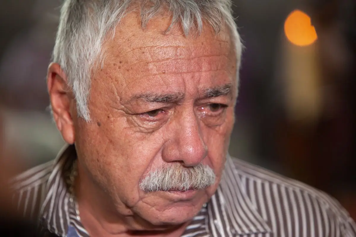 Carlos Caszely es cuidado por su familia por su depresión