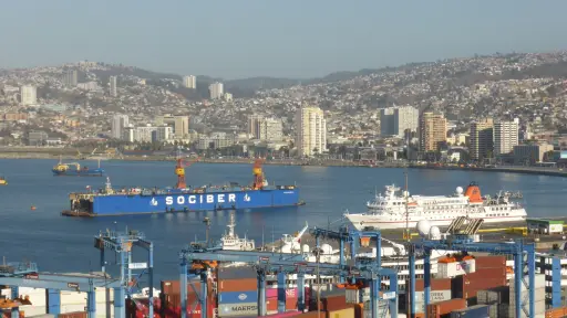 La_ciudad_de_Valparaíso_desde_el_Cerro_Artillería,_Chile_2019, 