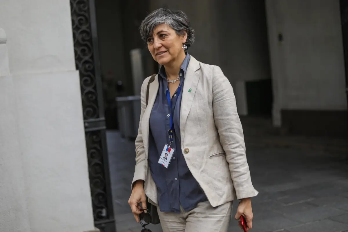 ministra, Agencia Uno 