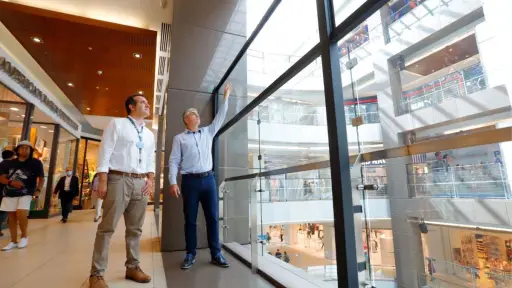 Costanera Center comenzó la instalación de sus nuevas barreras