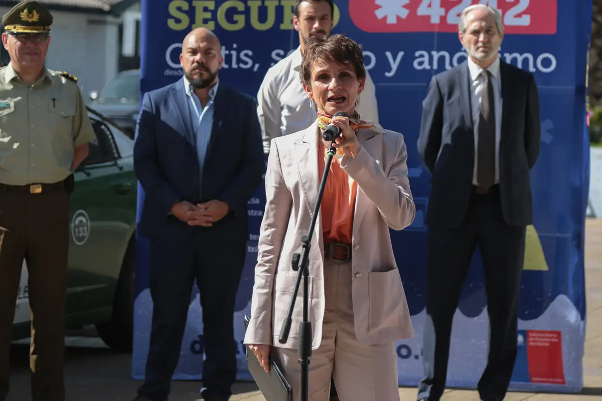 Carolina Tohá anuncia nuevo número de denuncias anonimo