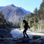 El Cajón del Maipo en fase 3, 14 DE JULIO 2021 / SANTIAGO
Una niña en el Rio el maipo, durante la fase 3 que se encuentra San Jose de Maipo región Metropolitana 
FOTO :PABLO DIAZ AGENCIA UNO.