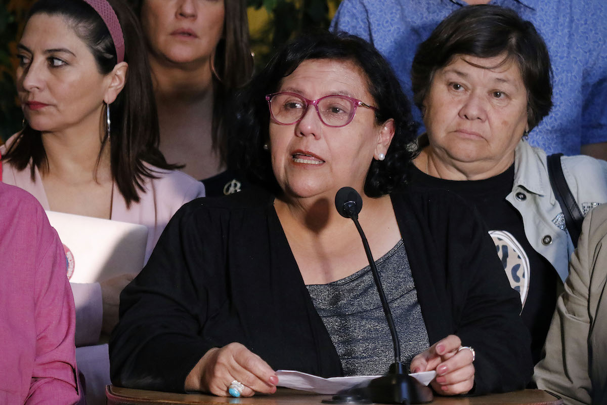  / La diputada Lorena Pizarro (c), ofrece un punto de prensa en la Cámara de Diputados. FOTO: LEONARDO RUBILAR CHANDIA/AGENCIAUNO