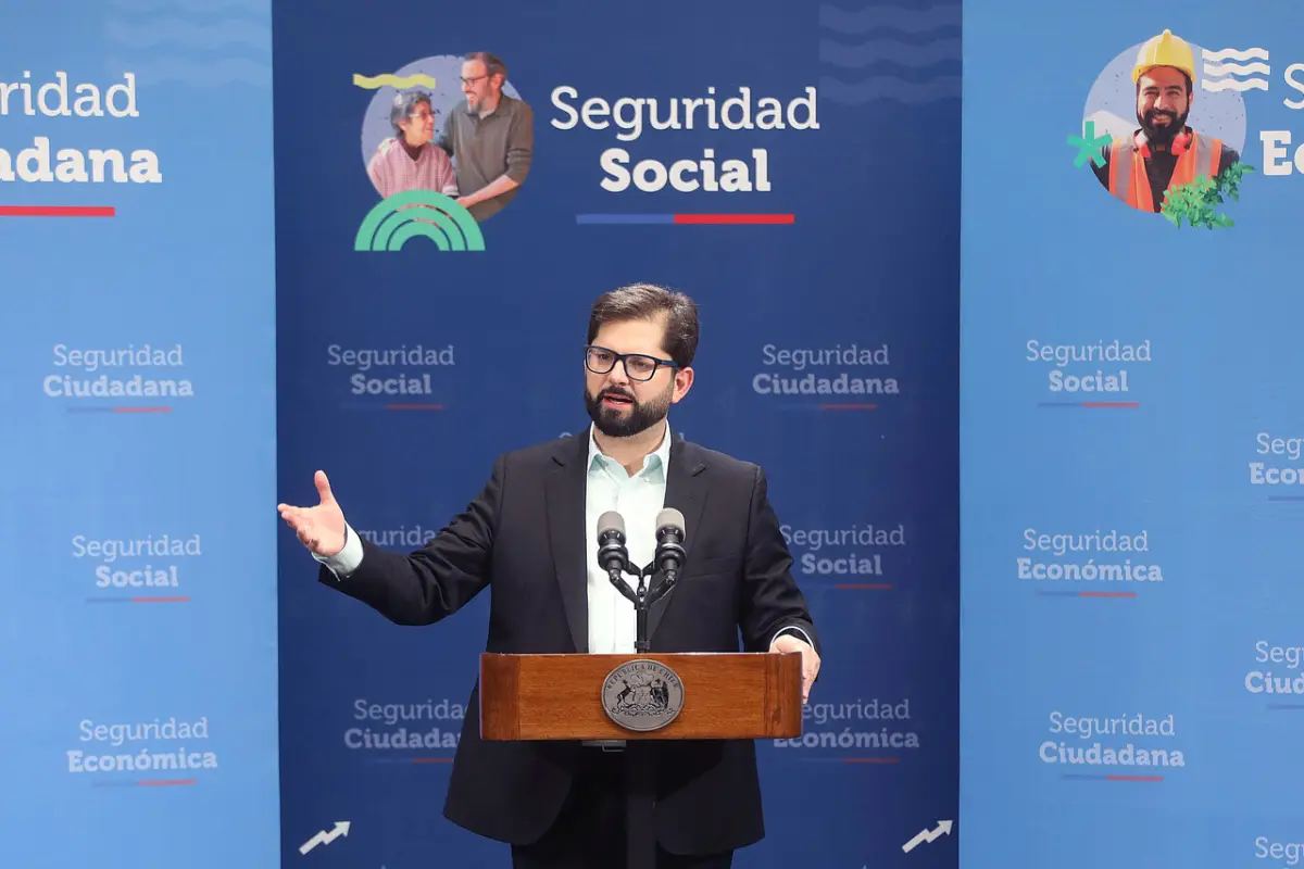 Gabriel Boric, Agencia Uno 