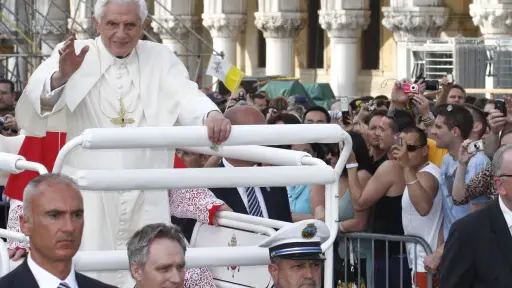 Benedicto XVI se encuentra complicado de salud, 