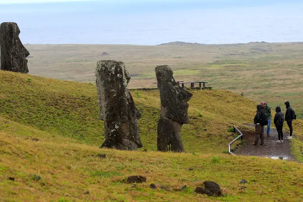 Rapa Nui se encuentra entre uno de los principales destinos de viajes buscados por los chilenos ,