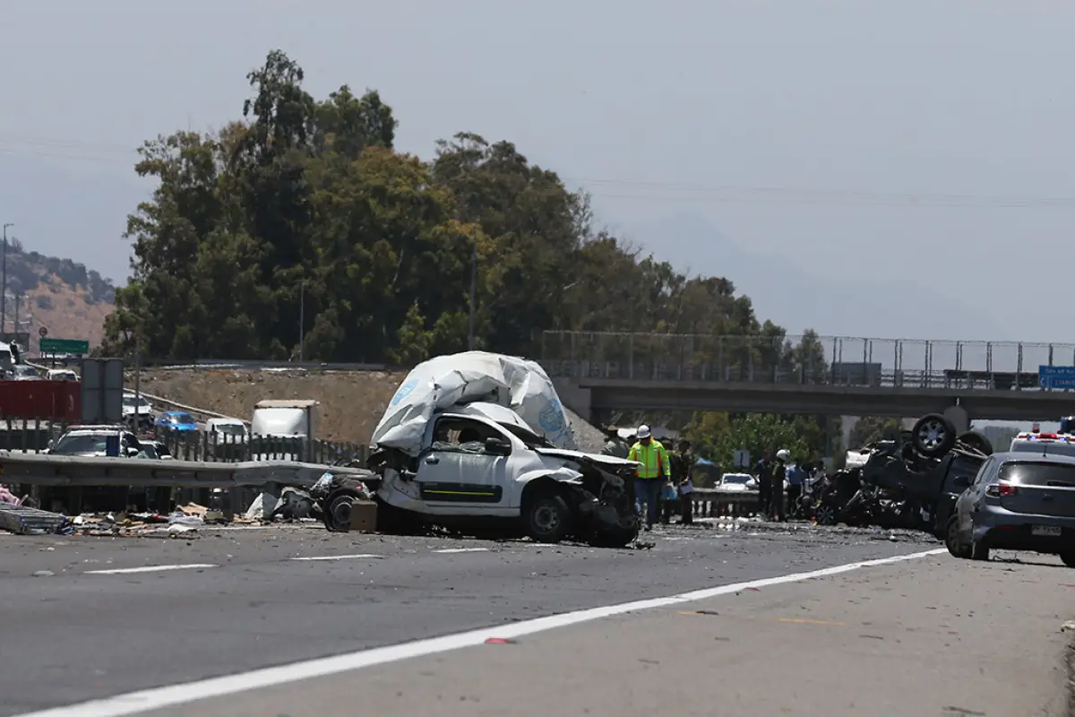Un grave accidente se produjo durante la mañana de este martes en la Ruta 68, el que dejó al menos cuatro muertos y seis lesionados. Foto:Juan Pablo Carmona Y.