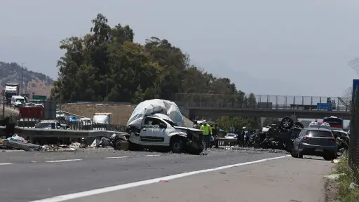 Un grave accidente se produjo durante la mañana de este martes en la Ruta 68, el que dejó al menos cuatro muertos y seis lesionados. Foto:Juan Pablo Carmona Y.