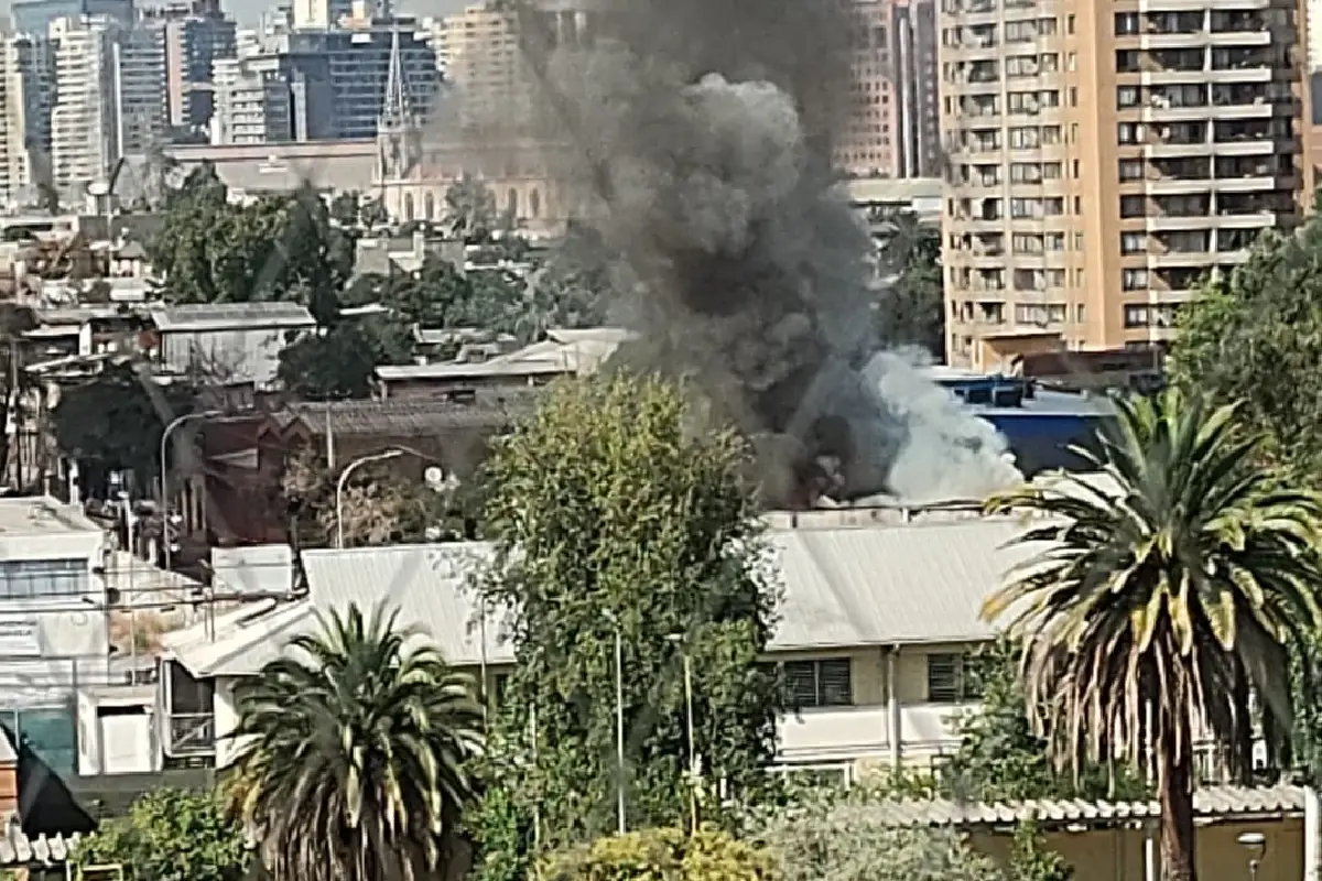 Reportan incendio en Recoleta que quemo 7 cites
