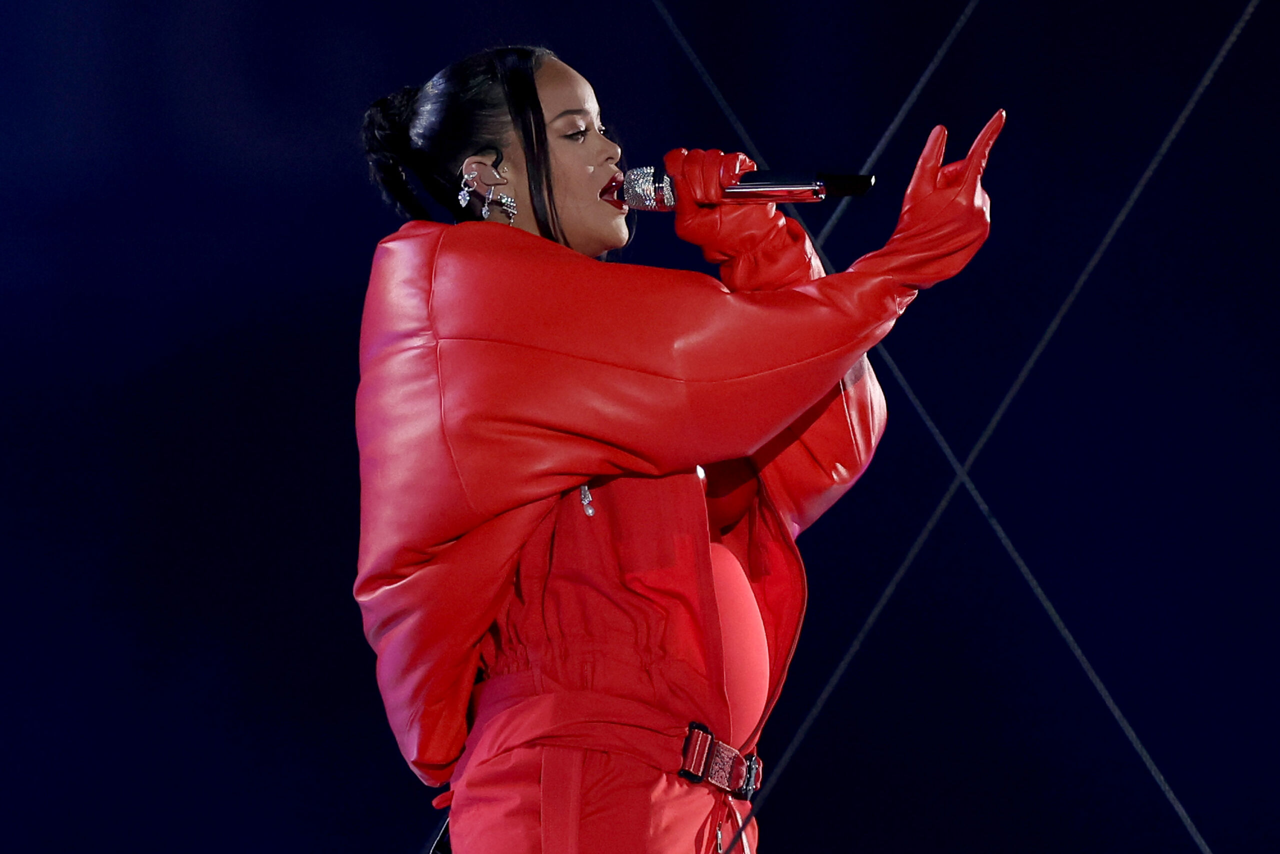  / GLENDALE, ARIZONA - FEBRUARY 12: Rihanna performs onstage during the Apple Music Super Bowl LVII Halftime Show at State Farm Stadium on February 12, 2023 in Glendale, Arizona. (Photo by Ezra Shaw/Getty Images)