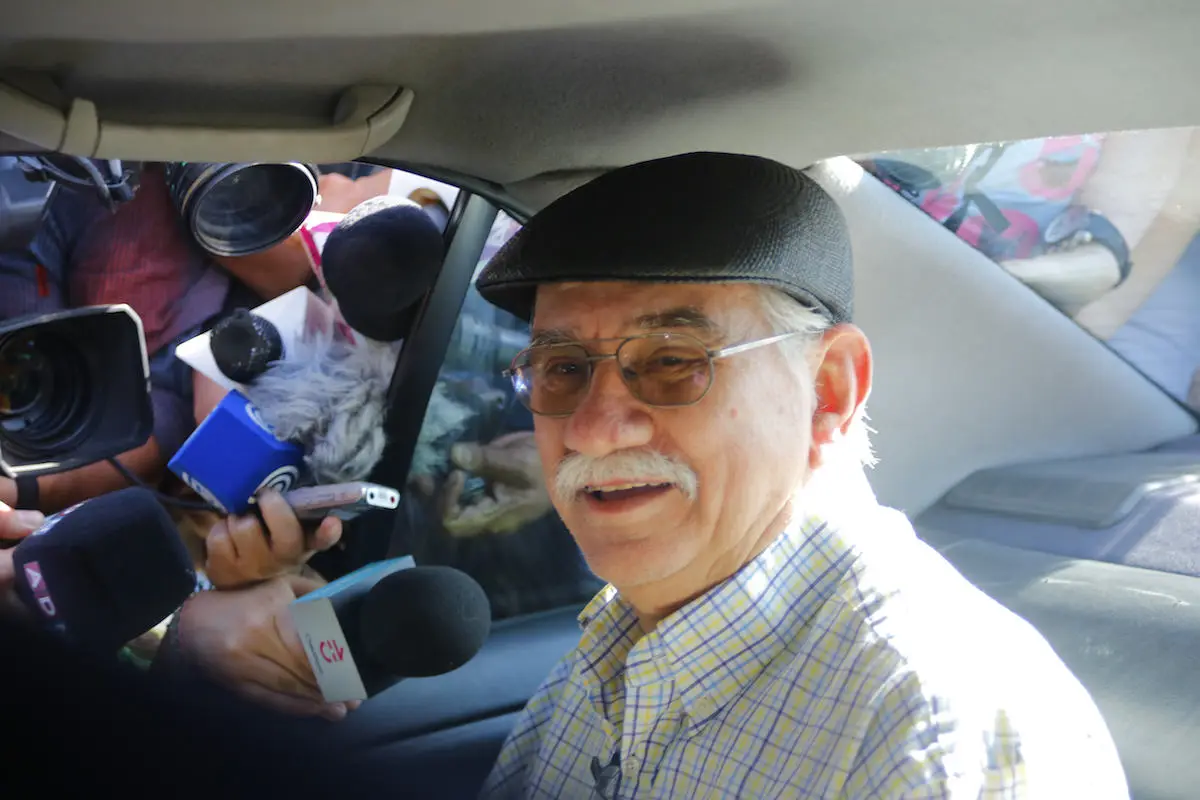 Tito Fernandez, se retira del cuartel de la PDI, 18 de Diciembre del 2018/SANTIAGOTito Fernandez se retira del cuartel de delitos sexuales de la PDI, luego prestar declaración por mas de cinco en el cuartel ubicado en Williams Rebolledo, dando declaración a la prensa a su salida.FOTO:SEBASTIAN BROGC