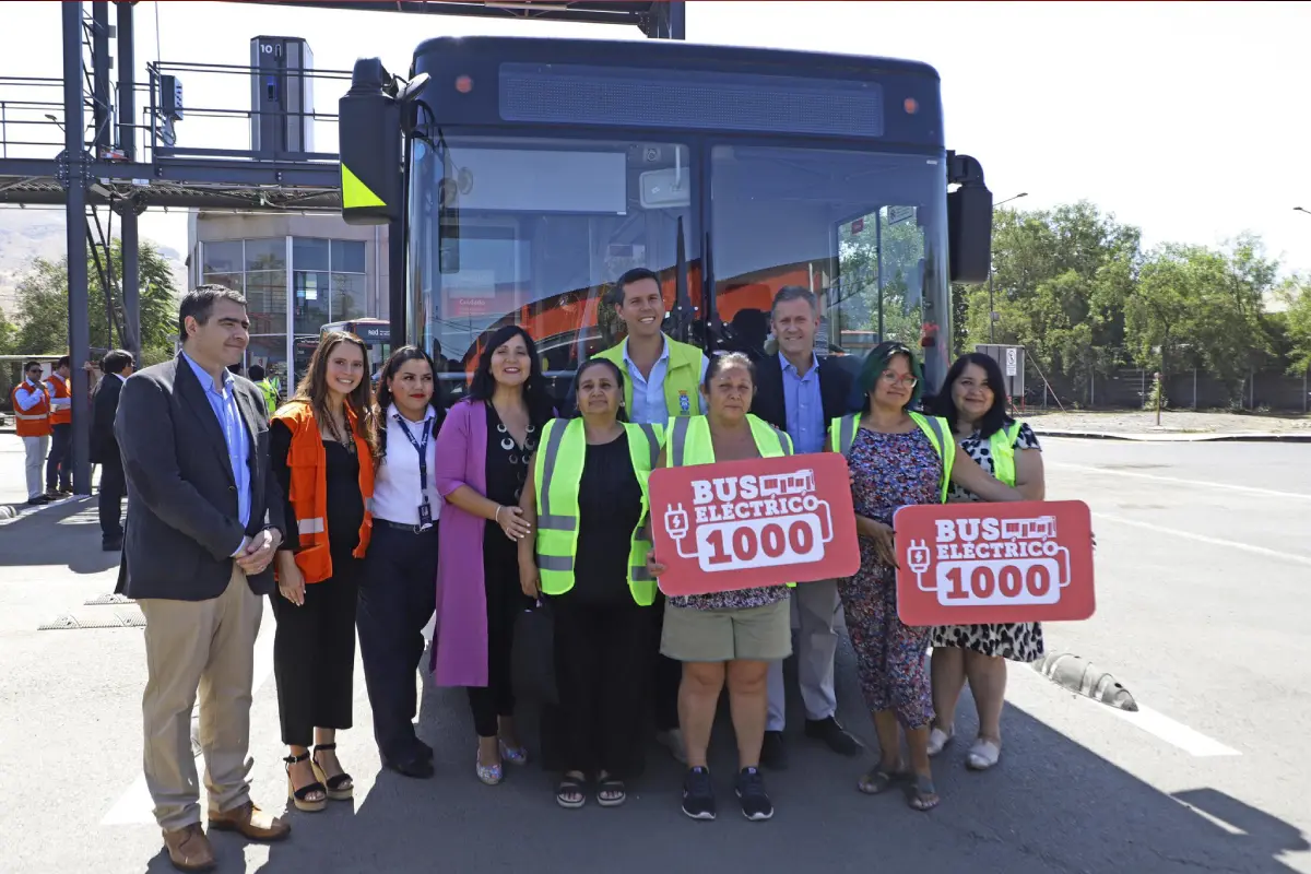 Santiago alcanza los 1000 buses electricos en el transporte público, 