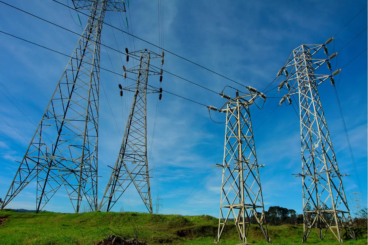Hombre murió electrocutado al tratar de robar cables electricos