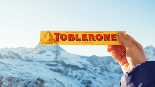 La marca de chocolates Toblerone pierde los derechos de la icónica montaña en su logo