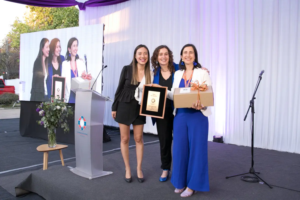 Directora del Servicio de Salud Metropolitano Occidente recibe premio Dra. Eloisa Díaz del Colegio Médico de Santiago