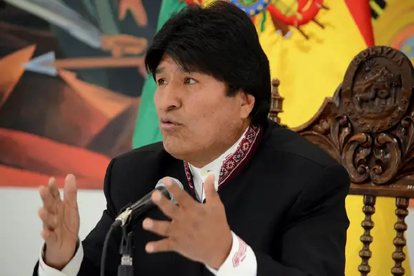 Edil de Colchane pide ayuda a Evo Morales con la crisis migratoria