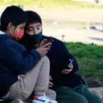 Niños, celular