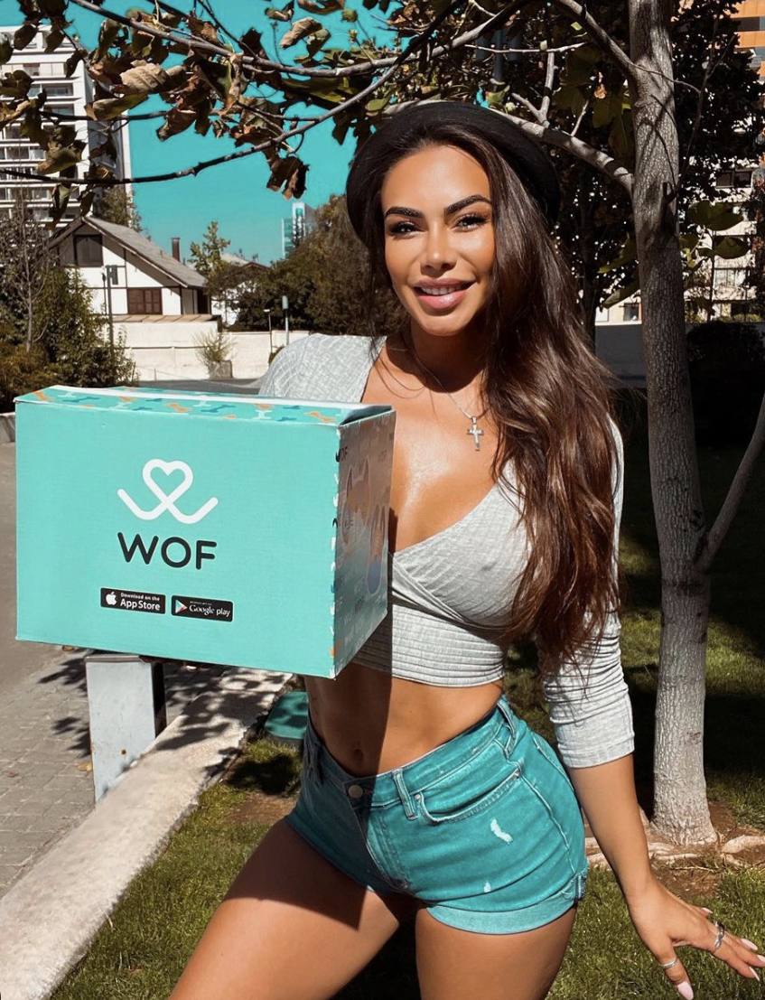 Inició una carrera de influencer en diversas marcas.