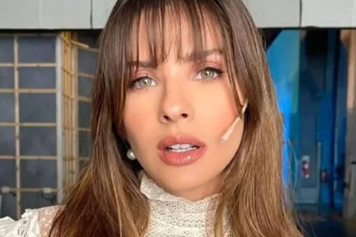 primer plano China Suarez mirando a cámara