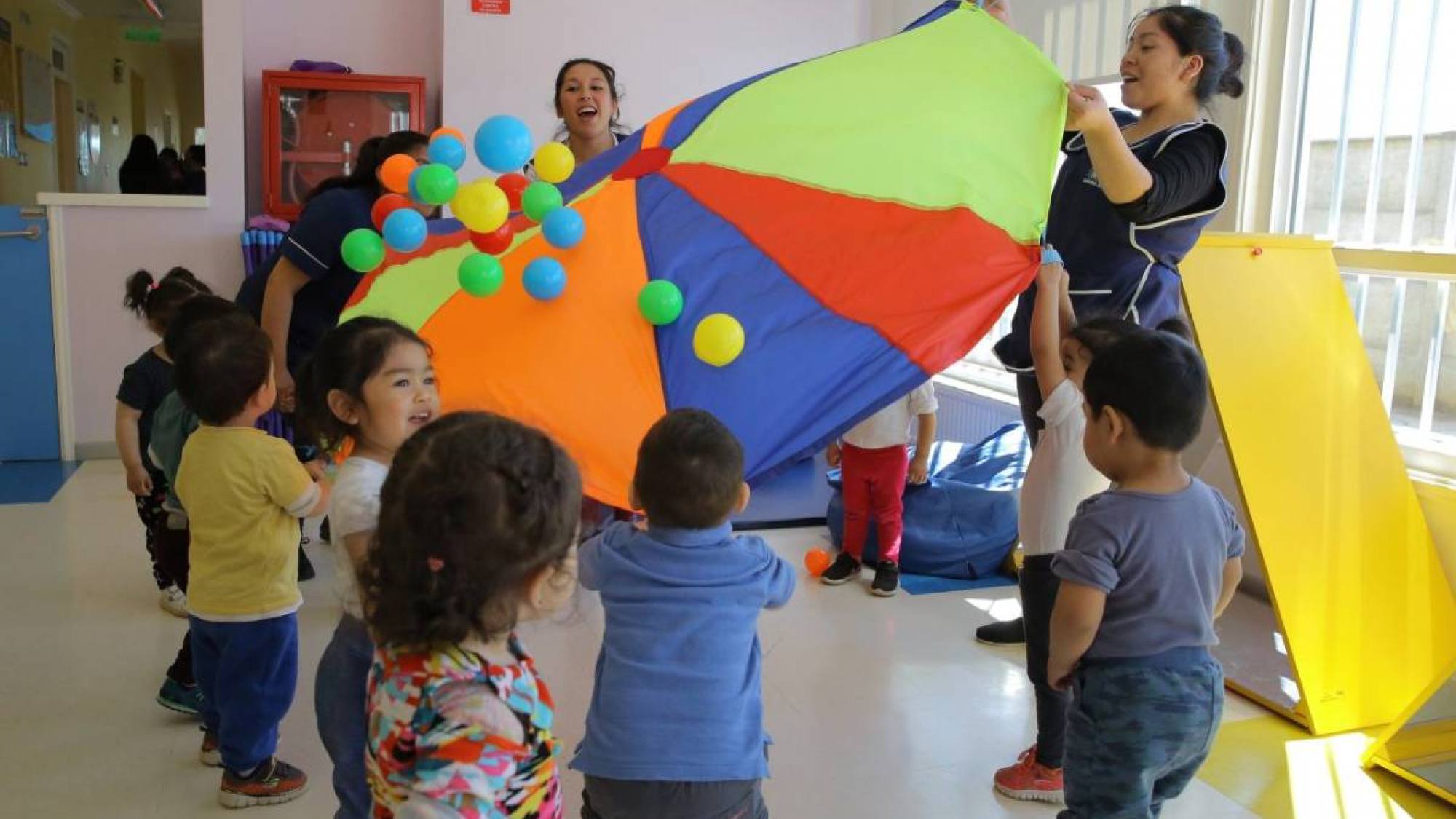 ¿Trabajo con niños? Chequee vacantes de la Fundación Integra
