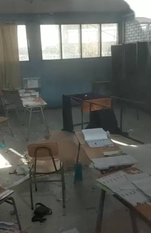 Local de votación / Así quedó el local de votación con los daños tras derrumbre de techo