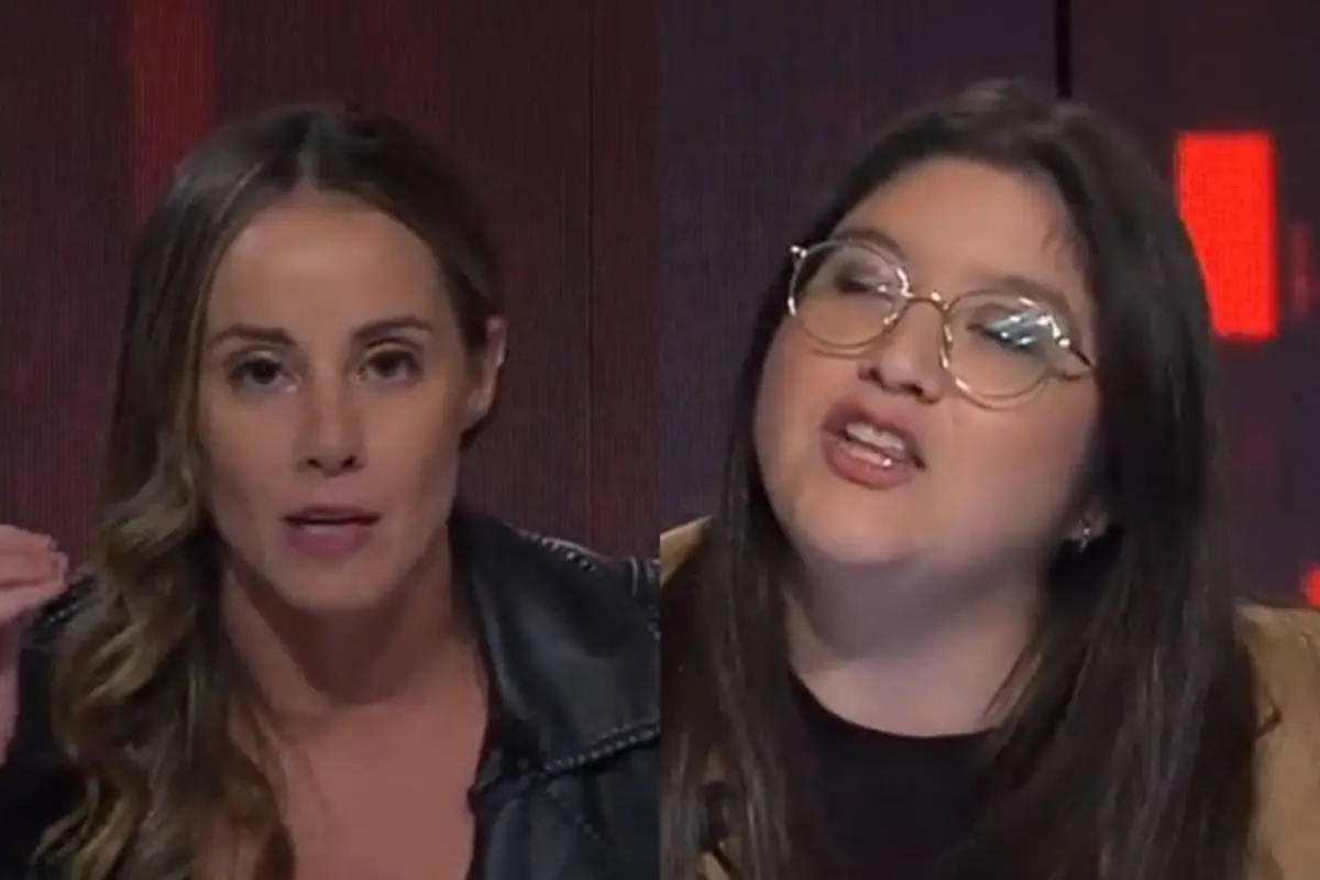 Valeria Cárcamo y Mara Sedini en un programa de televisión, donde una de ellas está haciendo una mueca