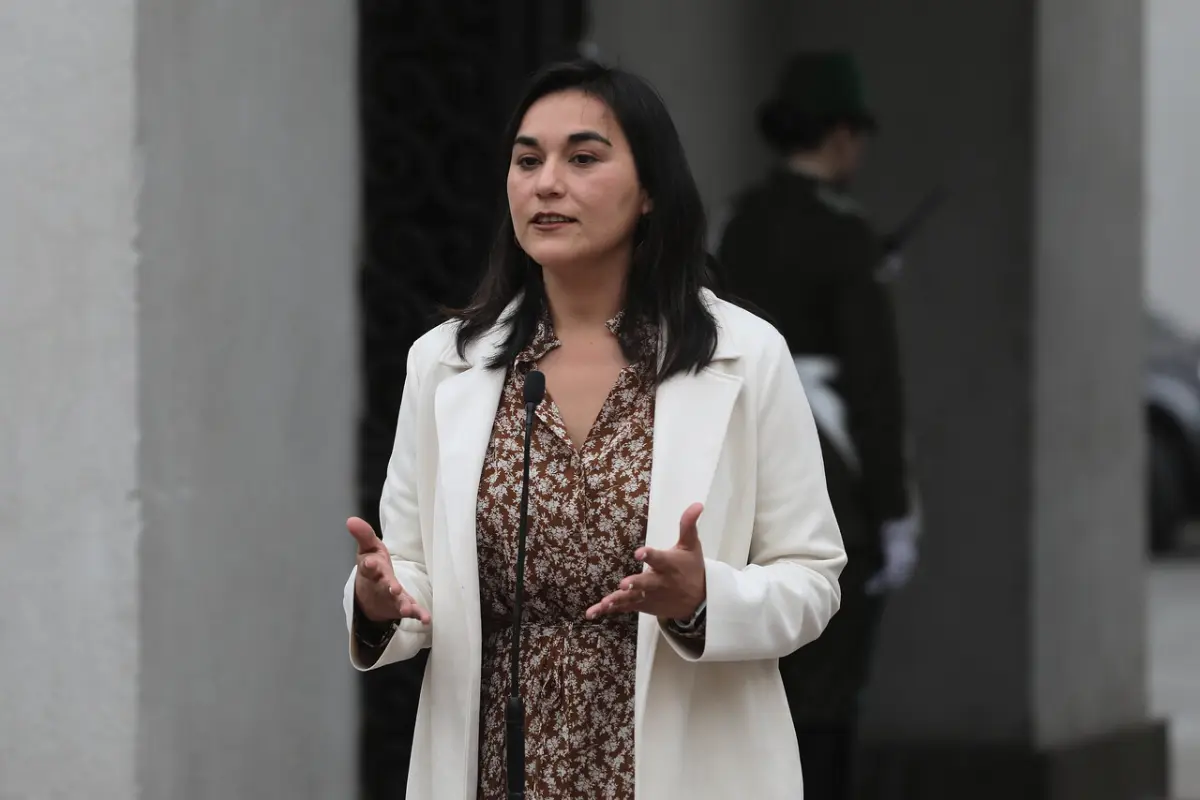 Izkia Siches parada frente a La Moneda