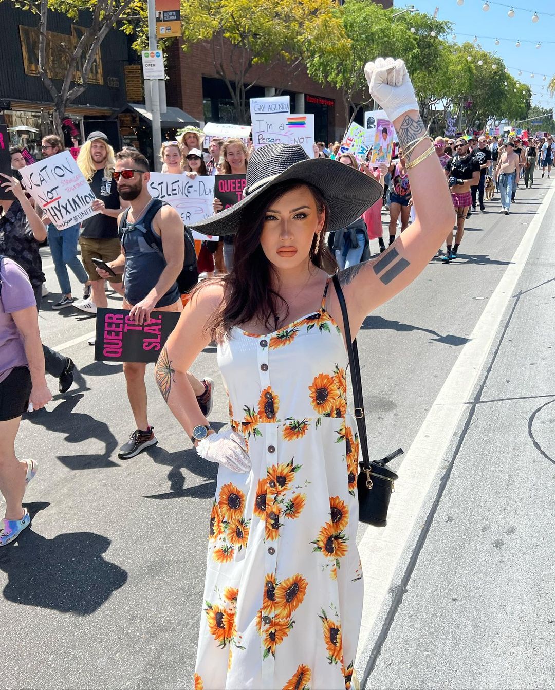rose montoya marchando en west hollywood en una marcha del orgullo / Rose Montoya marchando en West Hollywood en una marcha del orgullo FOTO: Instagram @therosemntoya