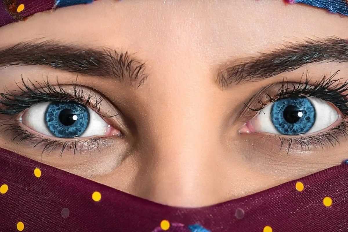 primer plano de ojos azules rostro