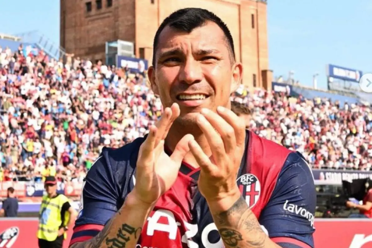 plano de medio cuerpo de Gary Medel