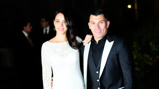 Gary Medel y Cristina Morales en su matrimonio