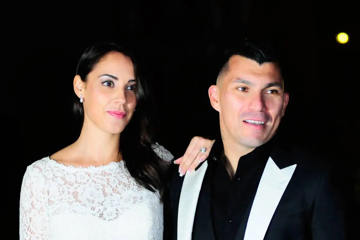 Cristina Morales y Gary Medel
