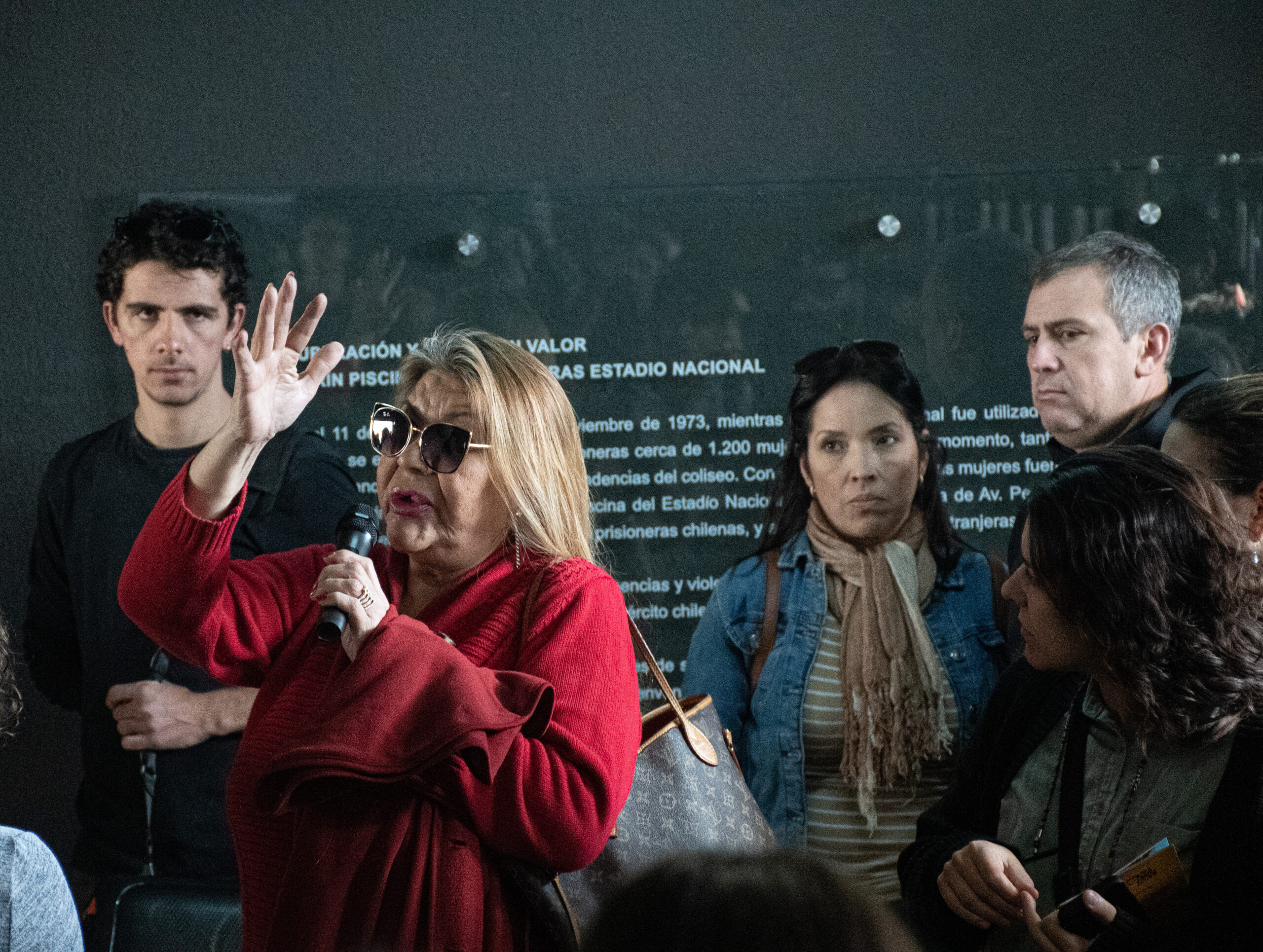  / Marcela mostró los camarines que en ese tiempo fueron celdas de detención. /Foto: Arturo Ledezma / La Hora
