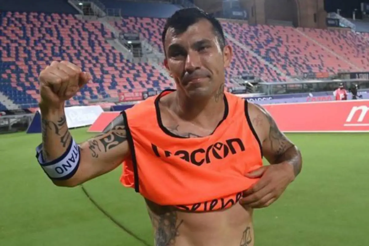 plano medio de Gary Medel