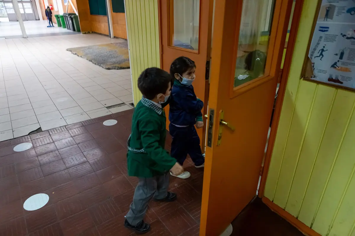 plano general de niños en el colegio