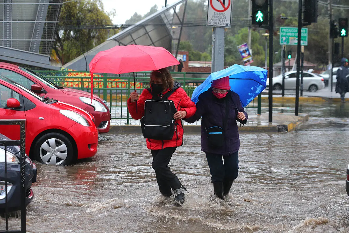 lluvia en santiago. Foto:Juan Pablo Carmona Yakcich.