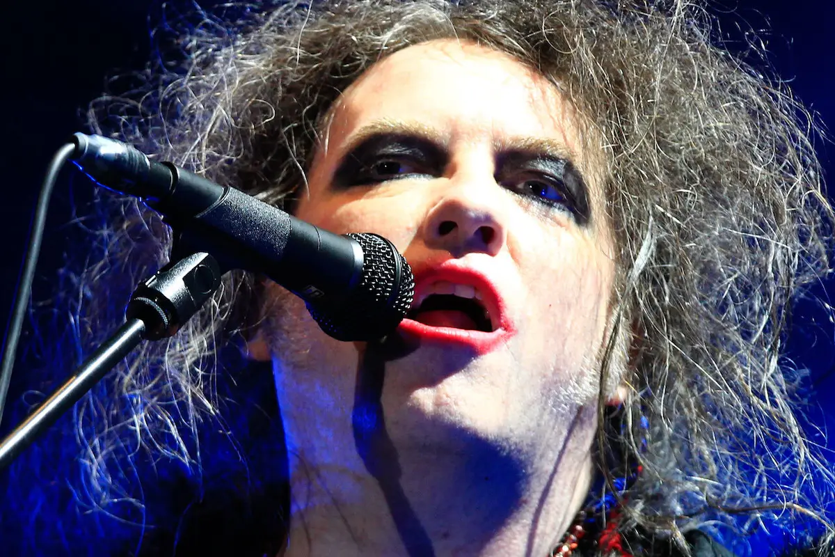 primer plano del rostro de Robert Smith de The Cure