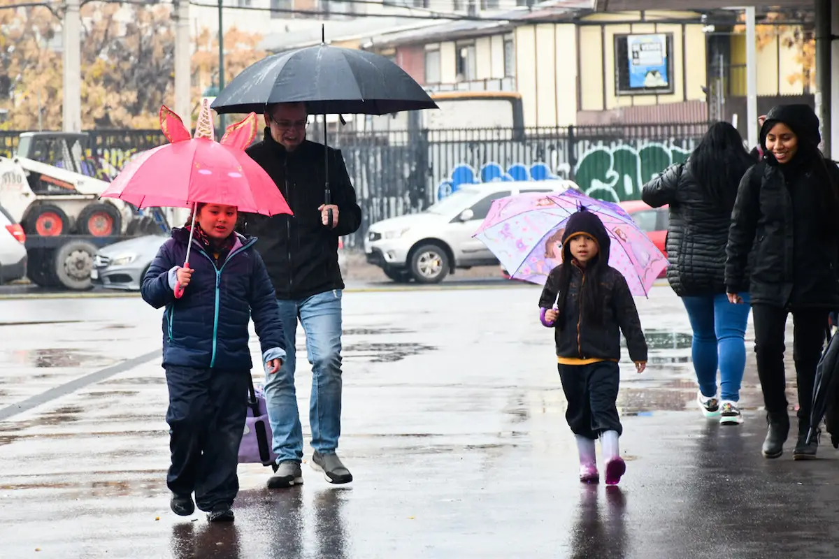 plano general de lluvia en Santiago