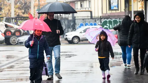 plano general de lluvia en Santiago