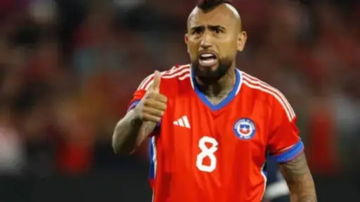 plano medio de Arturo Vidal