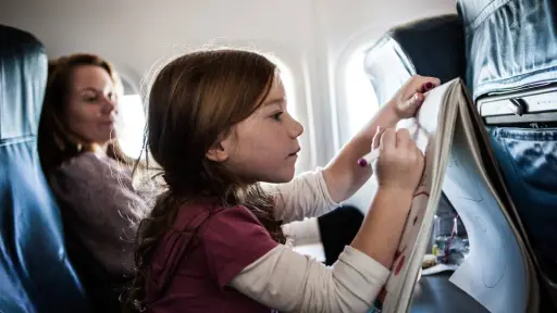 Vacaciones de invierno: cómo viajar con niños en avión