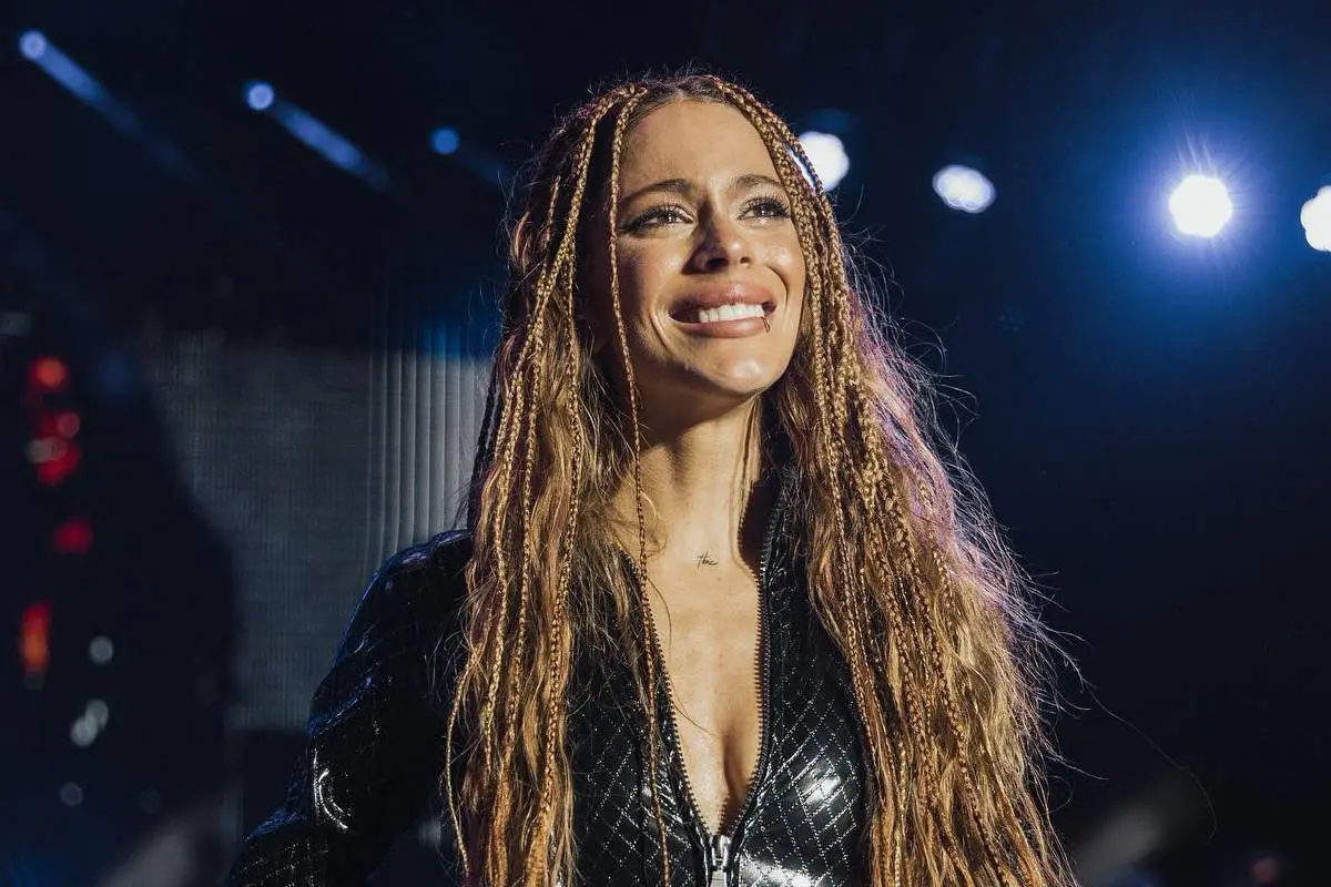 Tini con los ojos llenos de lágrimas