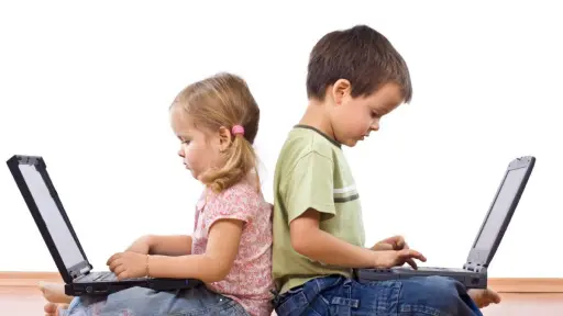niños-tecnológicos-scaled (2), 