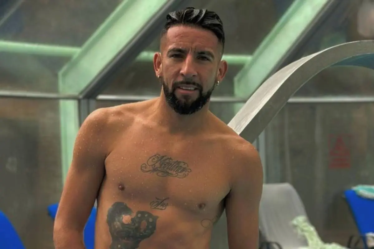plano medio del rostro de Mauricio Isla