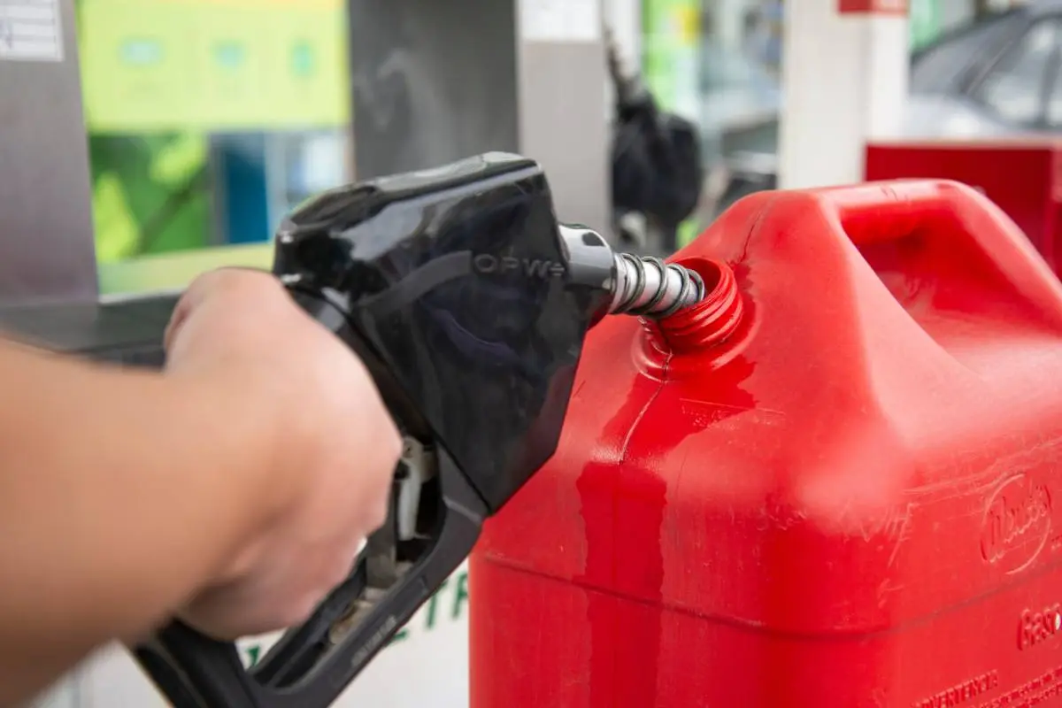 Anuncio descuentos en PARAFINA Y COMBUSTIBLES, 07 de Junio del 2023 / SANTIAGOAlcaldes AMUCH junto a Eliana Rodríguez, gerente de Comunicaciones de Petrobras; la alcaldesa de Las Condes, Daniela Peñaloza y el alcalde de La Reina, José Manuel Palacios; anuncian nuevos descuentos en parafina y combusti