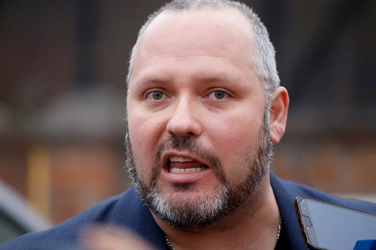 primer plano del rostro de Sebastián Dávalos