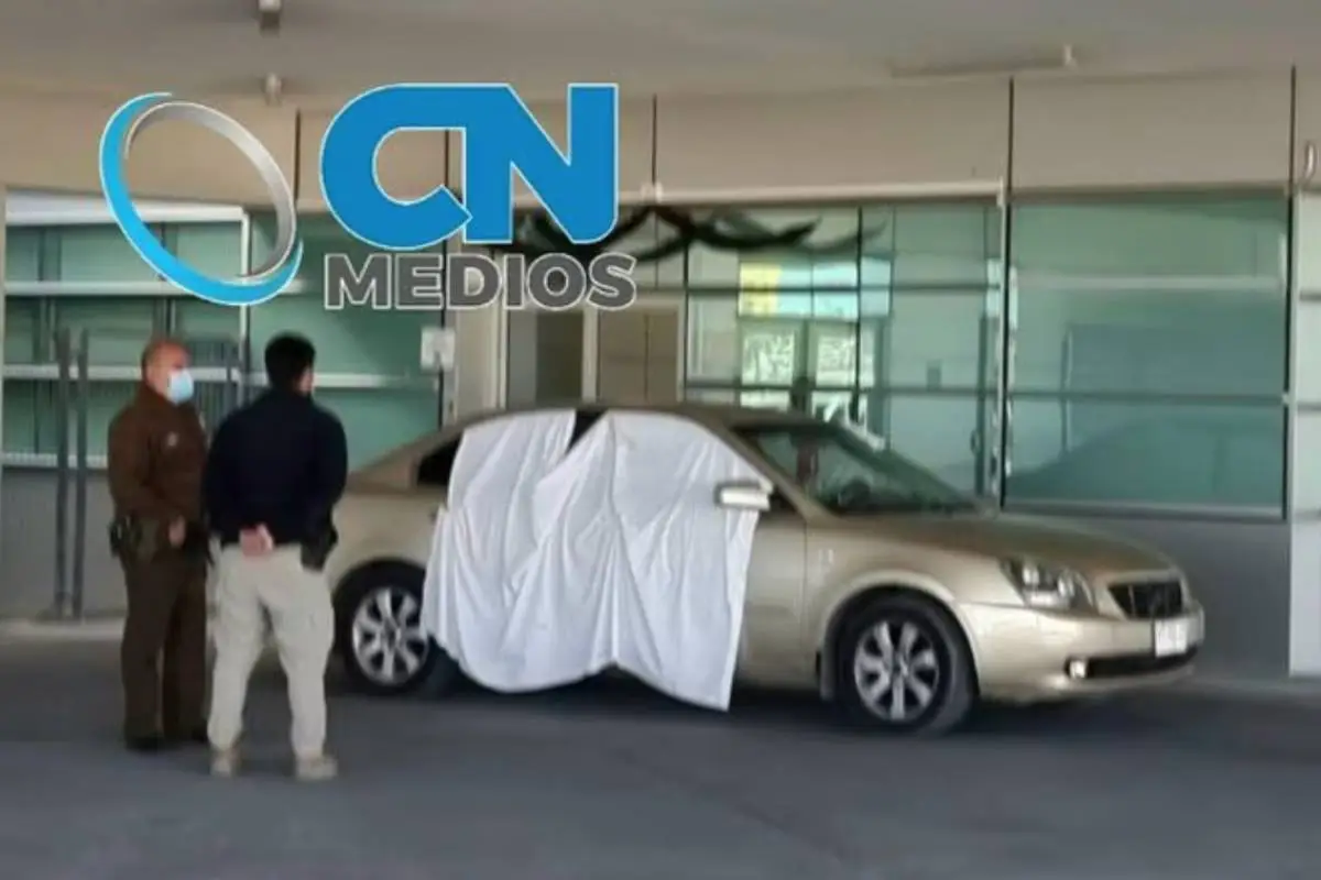 plano general de auto con cadáveres en Calama