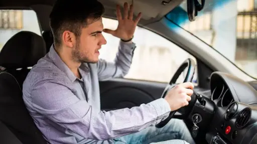 ¿Cómo pueden afectar las emociones en tu conducción?