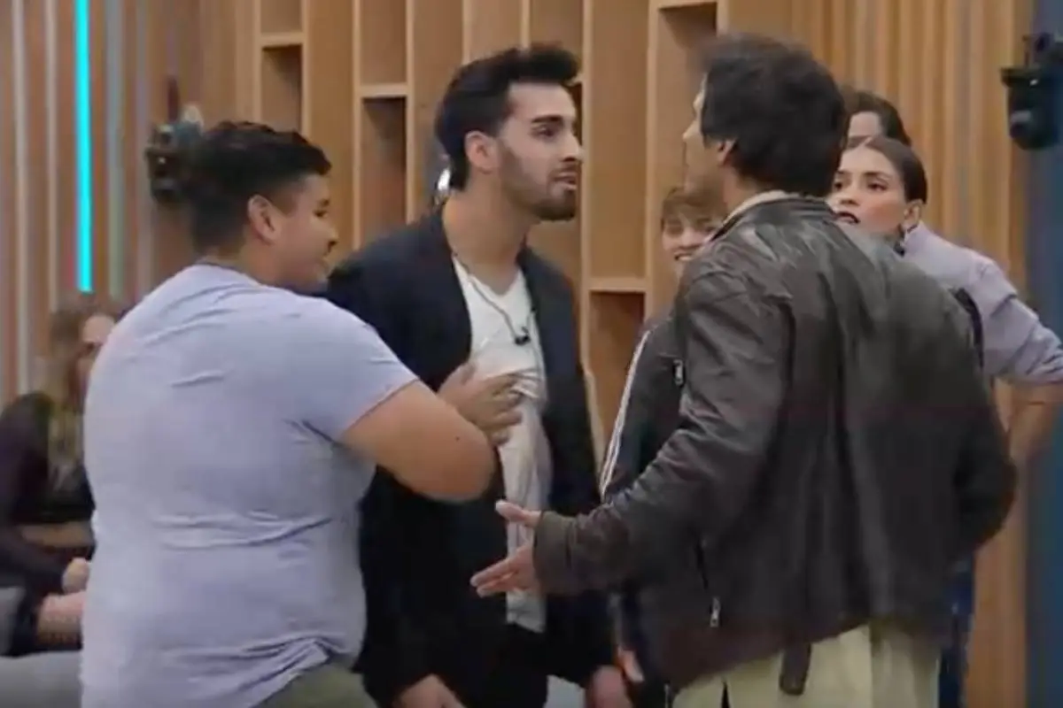 plano general de discusión en Gran Hermano